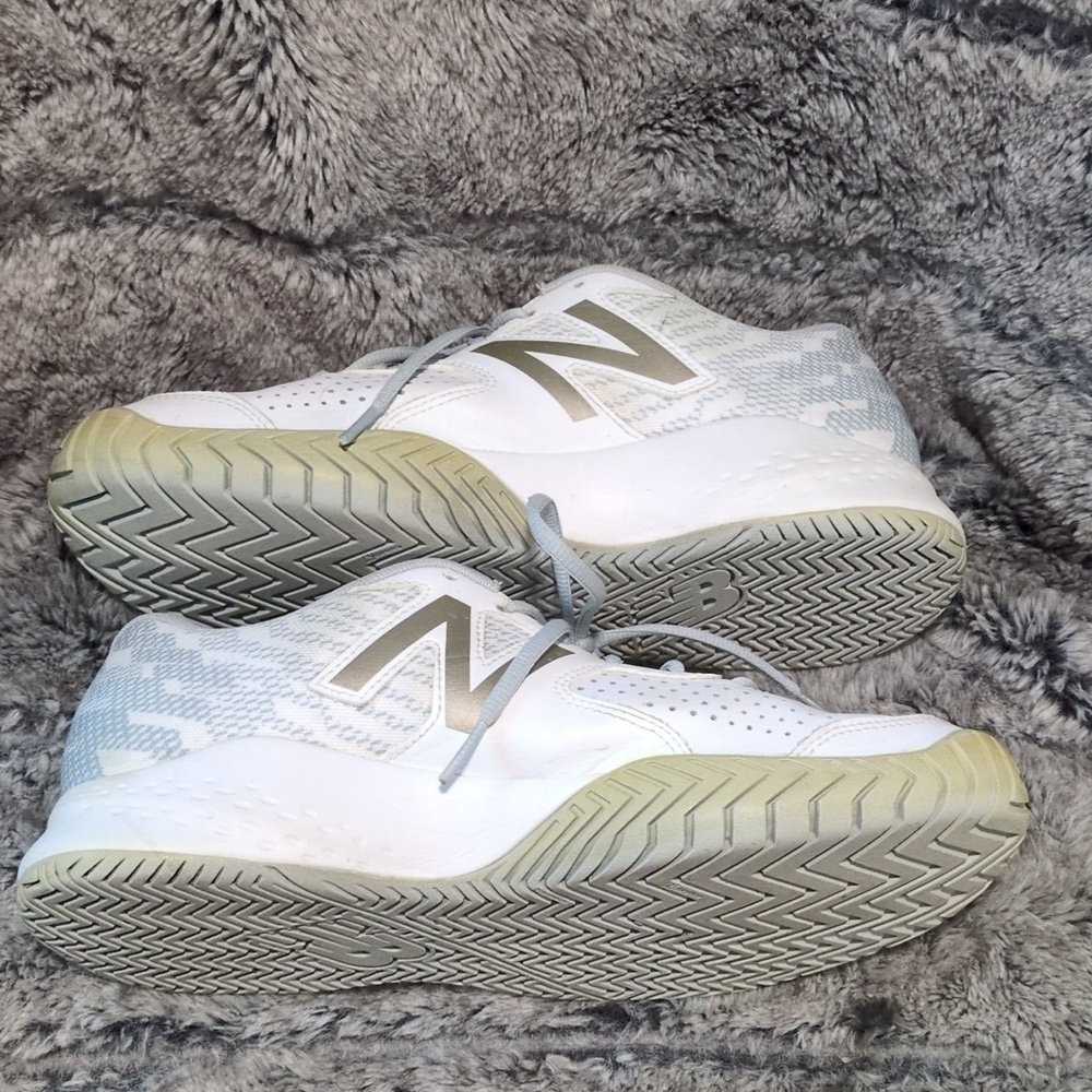New Balance Women's 696 V3 Tennis Shoes - Picture 3 of 6